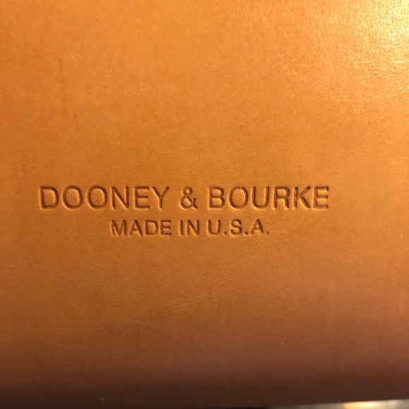 NWT Dooney and Bourke Beige/Tan Cabrio Leather Flap Bag w/ Strap & Gold Accents - Picture 7 of 13